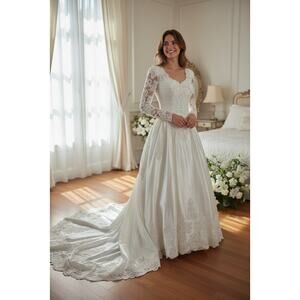 Vintage Venus Long Sleeved Wedding Dress With Detachable Train Size 10W